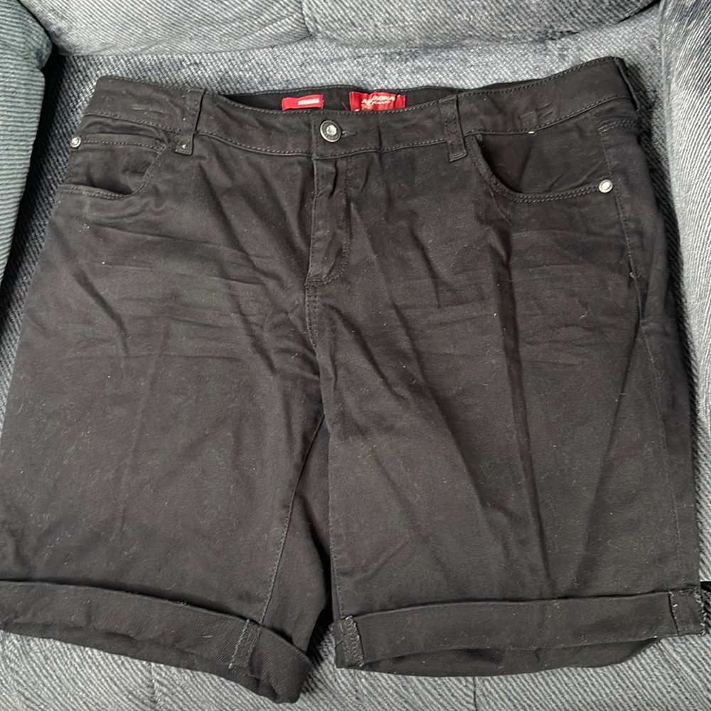 Women’s 18.5+ size Arizona jeans Bermuda shorts 98% cotton, 2% spandex.